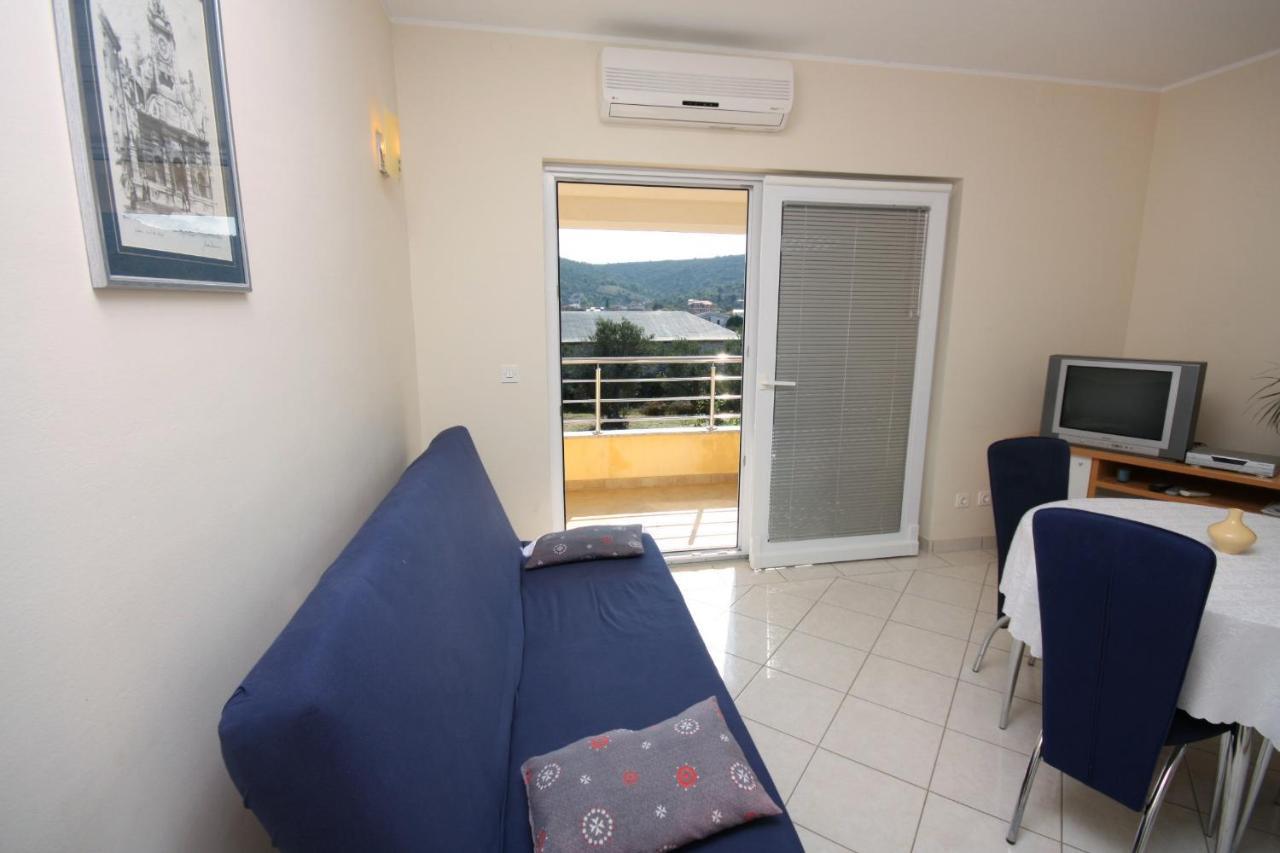 Apartments By The Sea Vinisce, Trogir - 5229 Exterior foto